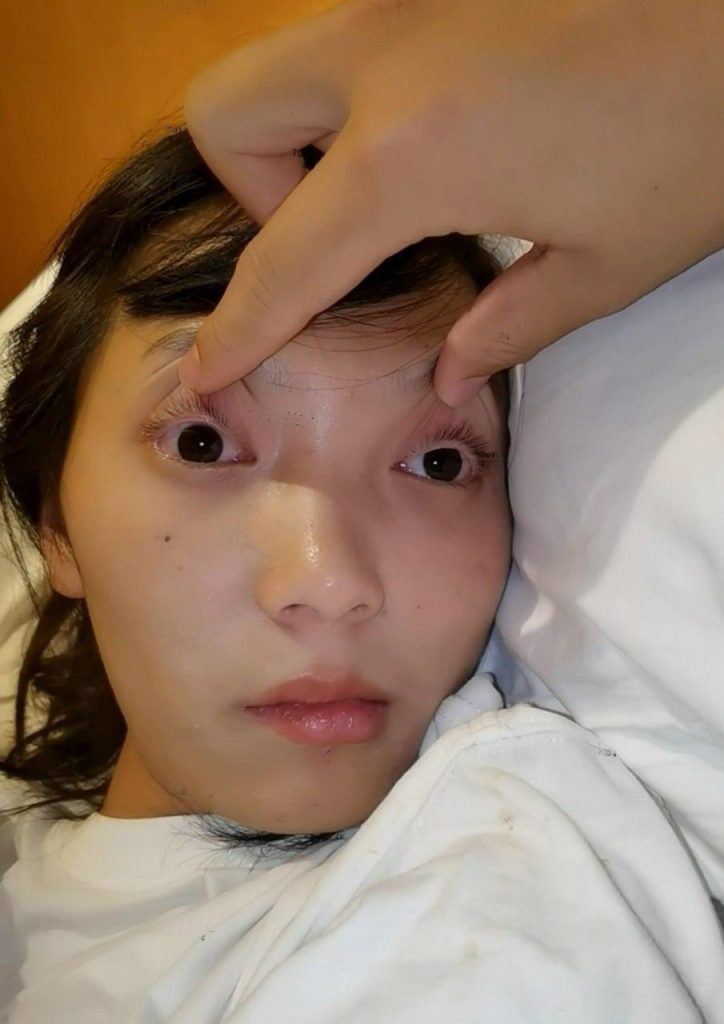 小更新女友翻眼