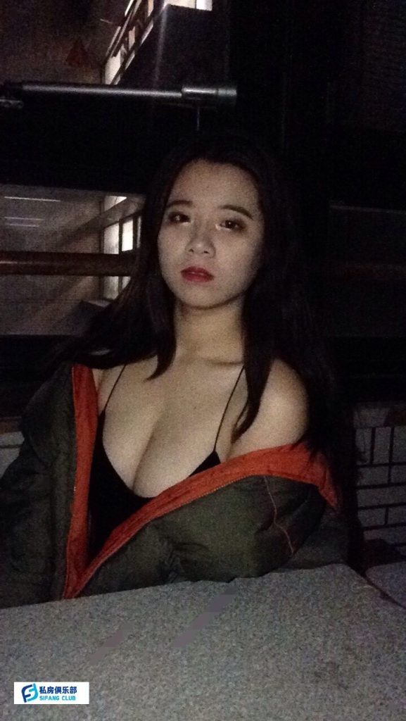 玩尿小台妹