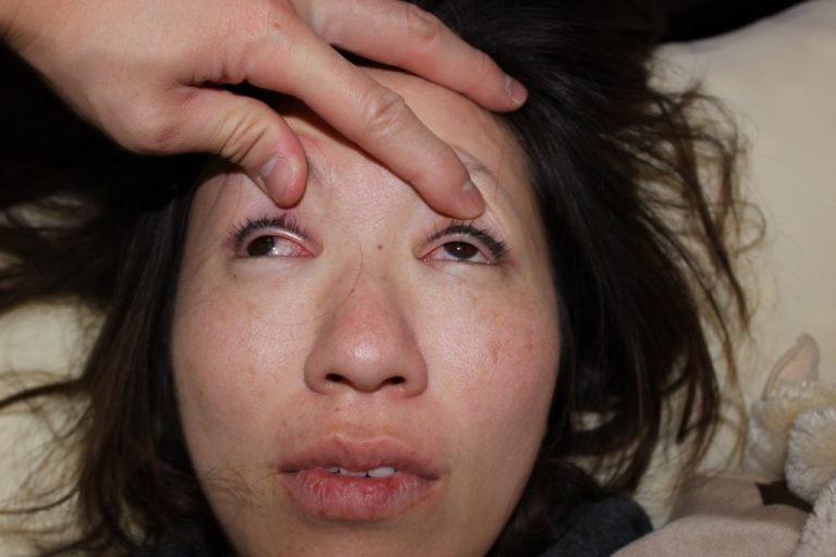 日本灰衣人妻睡眠姦