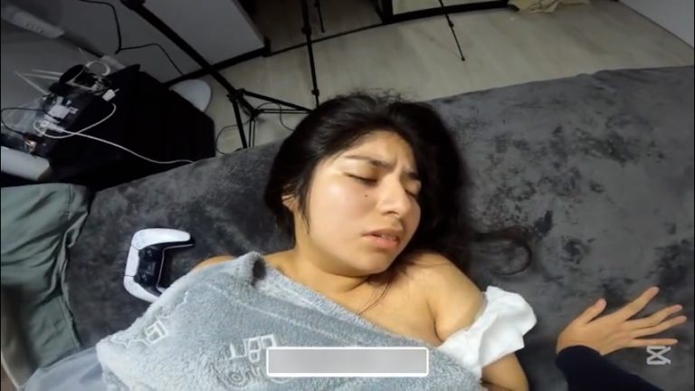 外国头套男迷玩肉感嫩妹